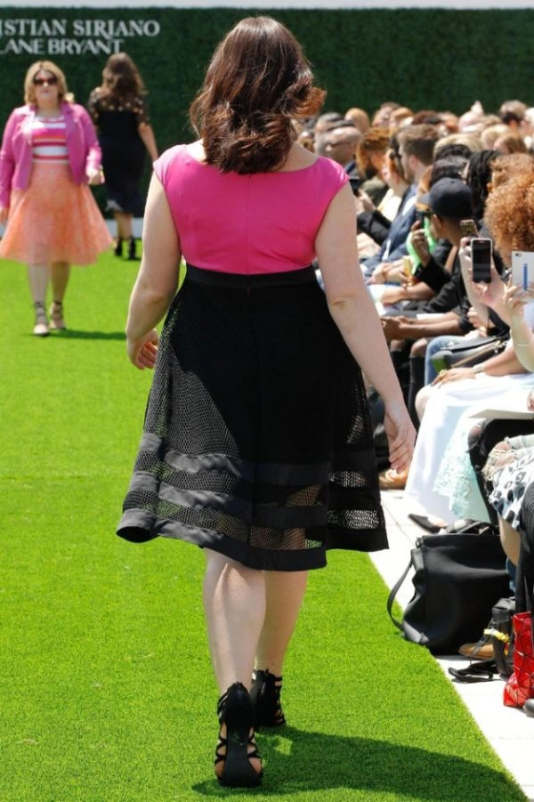 Плюс-сайз моделі на показі мод в Нью-Йорку (21 фото) – фото 20