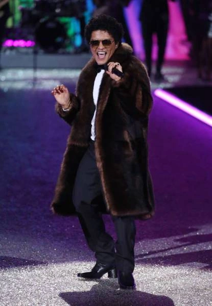 У Парижі відбулася презентація колекції нижньої білизни Victoria’s Secret 2016 (60 фото) – фото 14