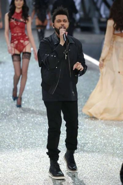 У Парижі відбулася презентація колекції нижньої білизни Victoria’s Secret 2016 (60 фото) – фото 21