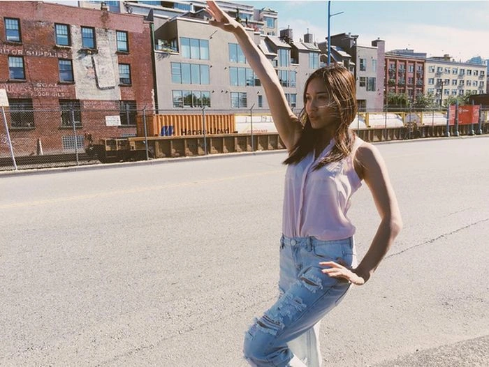 Стрімерка "забула" вимкнути камеру і віддавалася самоудовлетворенню (9 фото + відео)