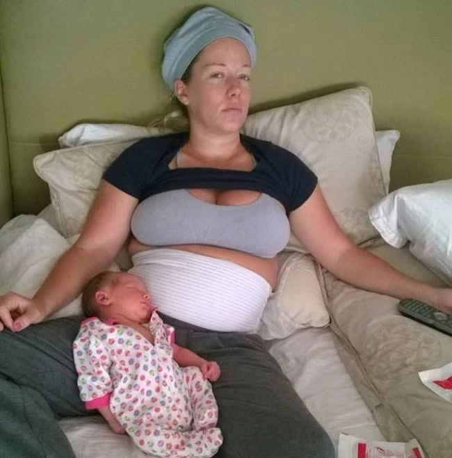 Екс-модель Playboy Кендра Уілкінсон опублікувала свої фото, зроблені після другої вагітності (4 фото) – фото 3