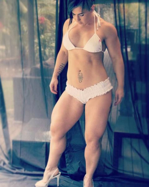 Кортні Олсон - дівчина з неймовірно сильними ногами (25 фото) – фото 2