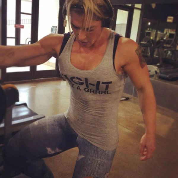 Кортні Олсон - дівчина з неймовірно сильними ногами (25 фото) – фото 6