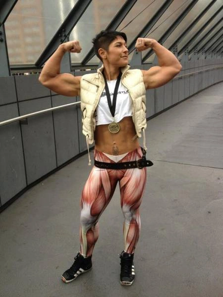 Кортні Олсон - дівчина з неймовірно сильними ногами (25 фото) – фото 15