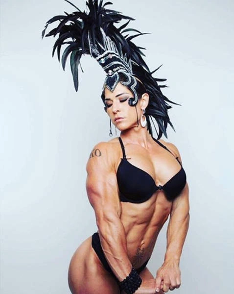 Кортні Олсон - дівчина з неймовірно сильними ногами (25 фото) – фото 17