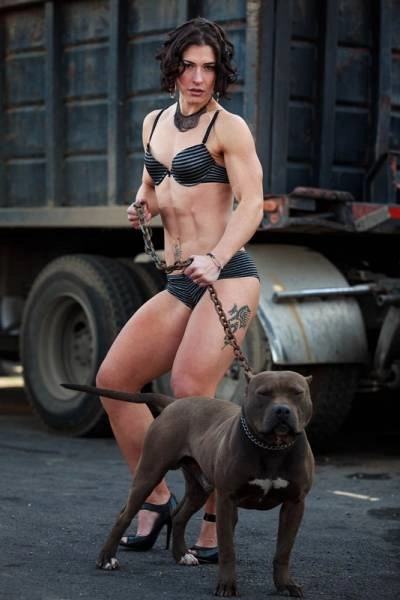 Кортні Олсон - дівчина з неймовірно сильними ногами (25 фото) – фото 19