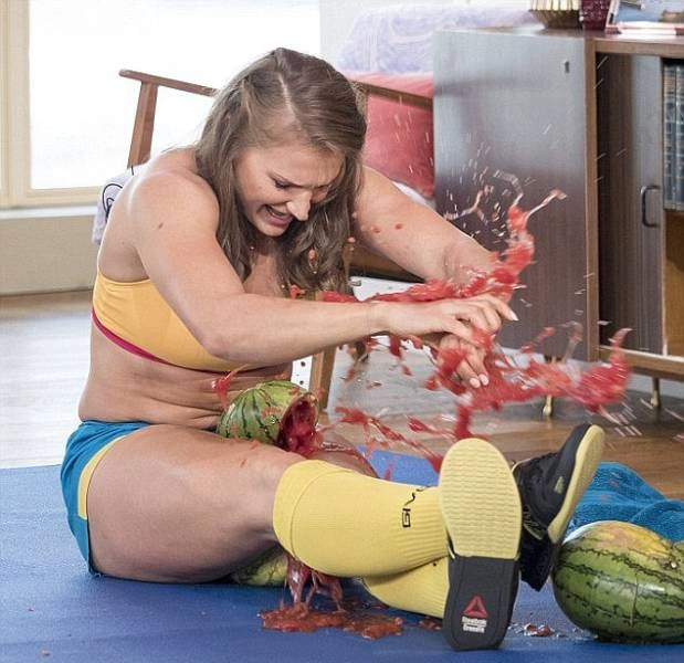 Кортні Олсон - дівчина з неймовірно сильними ногами (25 фото) – фото 24