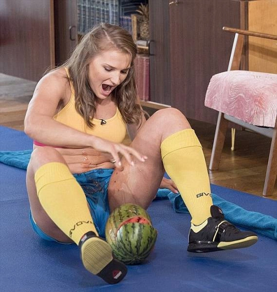 Кортні Олсон - дівчина з неймовірно сильними ногами (25 фото) – фото 25