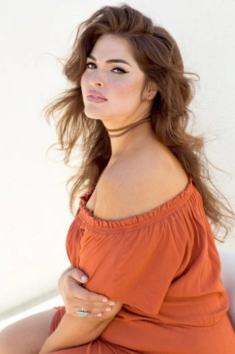 Відомі моделі, яких називали занадто повними для подіуму (14 фото) – фото 14