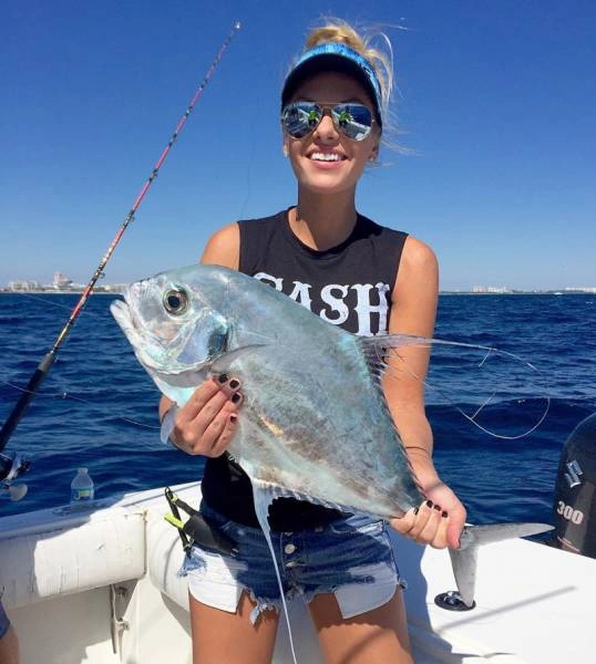 Мішель Клават - найчарівніший рибалка у світі (25 фото) – фото 20