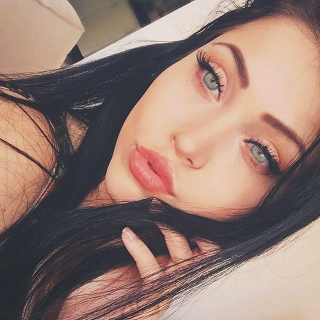 Клаудія Альєнде - бразильська копія актриси Меган Фокс (23 фото) – фото 5