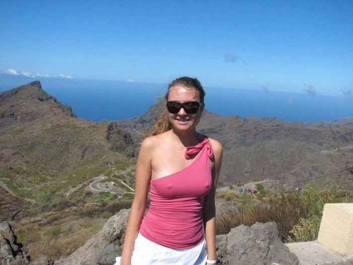 Успішні фото дівчат без бюстгальтерів (40 фото) – фото 40