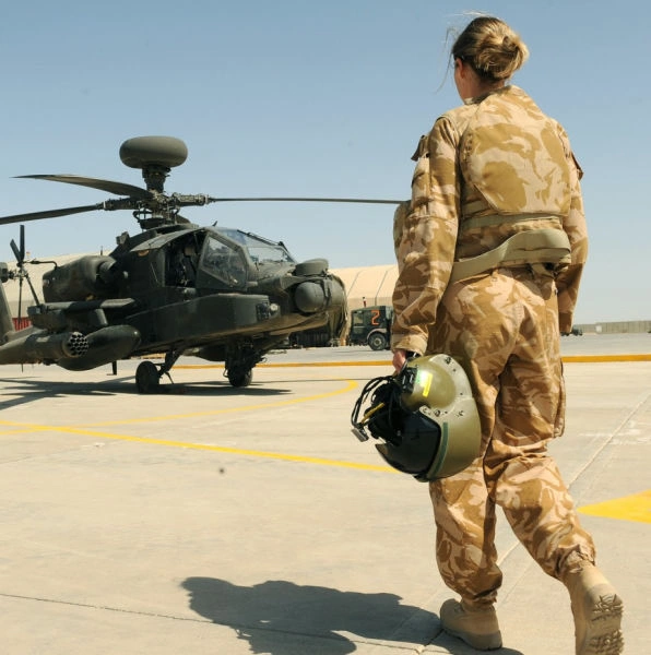 Дівчата в армії (77 фото) – фото 11