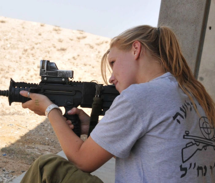 Дівчата в армії (77 фото) – фото 28