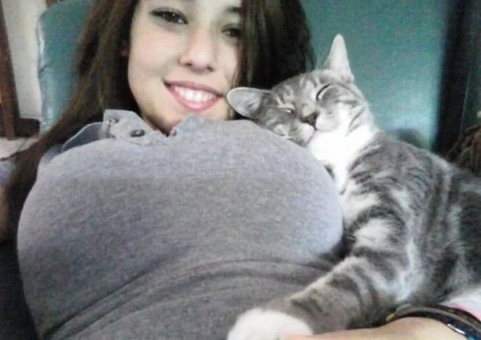 Дівчата та тварини (22 фото)