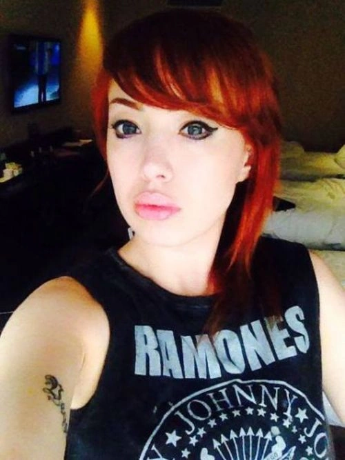 У Туреччині стюардеса втратила роботу через фотосесію (46 фото)