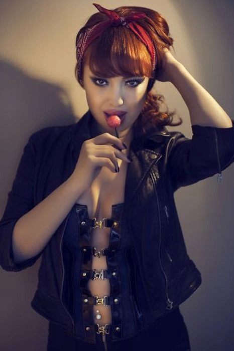 У Туреччині стюардеса втратила роботу через фотосесію (46 фото) – фото 8