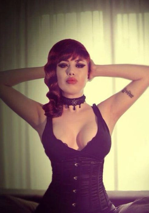 У Туреччині стюардеса втратила роботу через фотосесію (46 фото) – фото 16