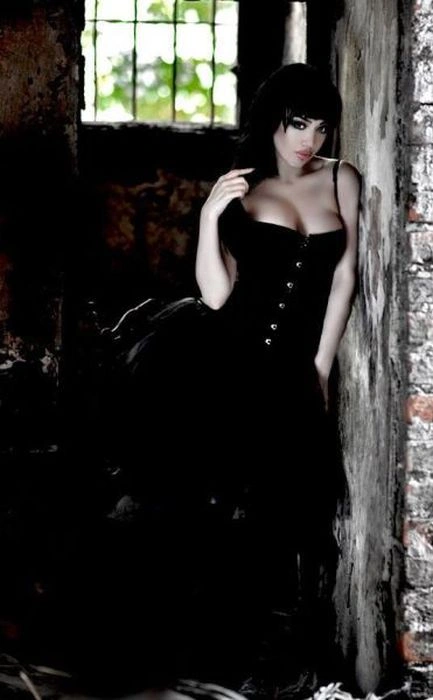 У Туреччині стюардеса втратила роботу через фотосесію (46 фото) – фото 32