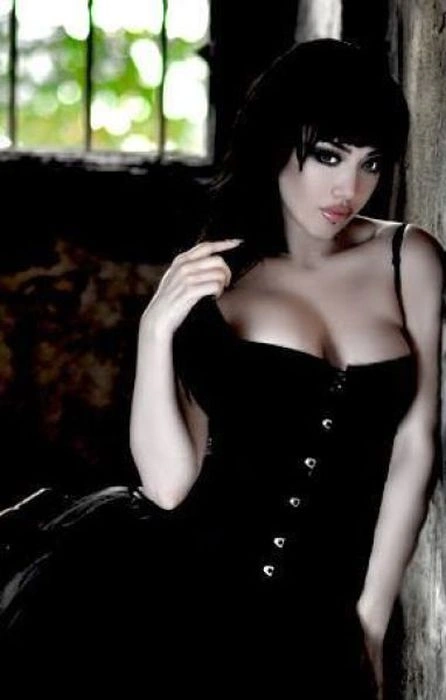 У Туреччині стюардеса втратила роботу через фотосесію (46 фото) – фото 34