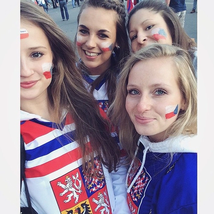 Милі вболівальниці на хокеї (34 фото) – фото 4