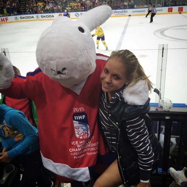 Милі вболівальниці на хокеї (34 фото) – фото 8