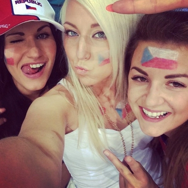 Милі вболівальниці на хокеї (34 фото) – фото 11