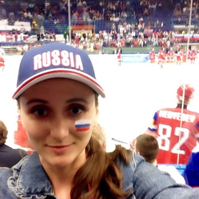 Милі вболівальниці на хокеї (34 фото) – фото 17