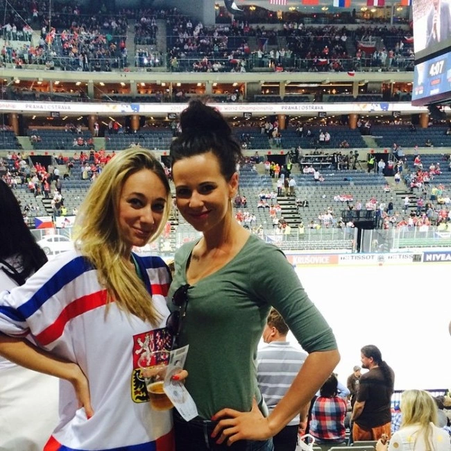 Милі вболівальниці на хокеї (34 фото) – фото 18