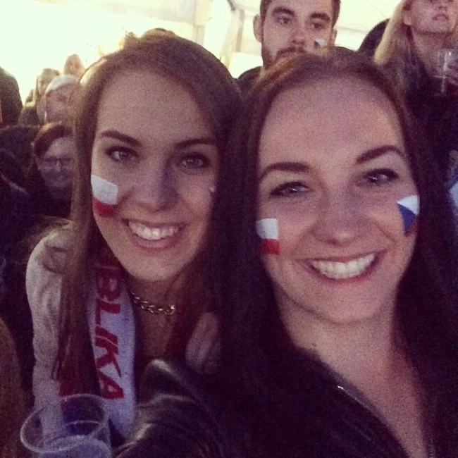 Милі вболівальниці на хокеї (34 фото) – фото 19