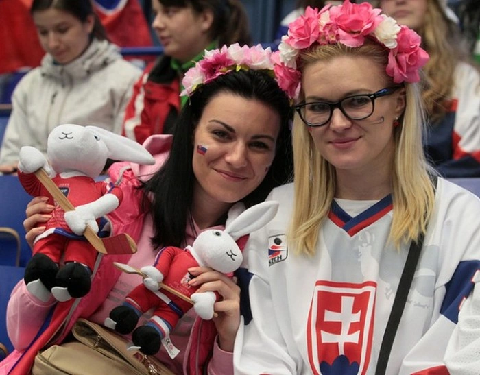 Милі вболівальниці на хокеї (34 фото) – фото 21