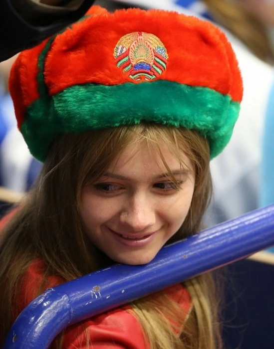 Милі вболівальниці на хокеї (34 фото) – фото 23