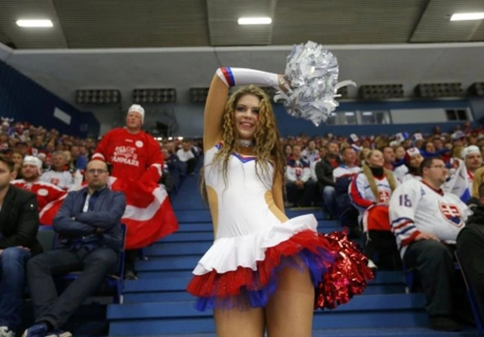 Милі вболівальниці на хокеї (34 фото) – фото 30