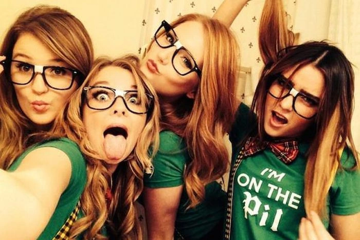 Веселі дівчата. Частина 38 (54 фото)