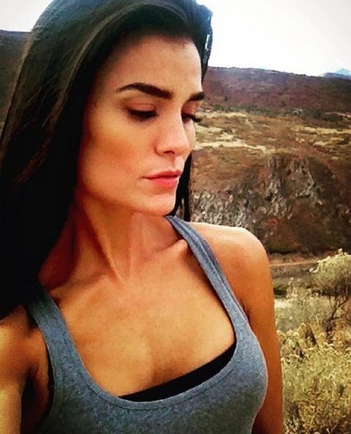 У США вчителька і фітнес-модель Мінді Дженсен стала жертвою шкідливих коментарів через фото в соцмережі (18 фото)