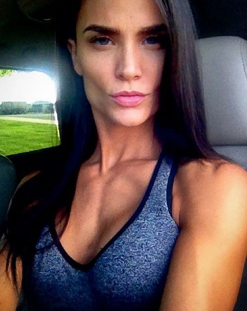 У США вчителька і фітнес-модель Мінді Дженсен стала жертвою шкідливих коментарів через фото в соцмережі (18 фото) – фото 3