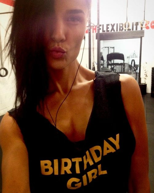 У США вчителька і фітнес-модель Мінді Дженсен стала жертвою шкідливих коментарів через фото в соцмережі (18 фото) – фото 7