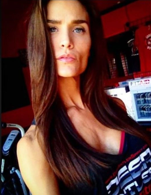 У США вчителька і фітнес-модель Мінді Дженсен стала жертвою шкідливих коментарів через фото в соцмережі (18 фото) – фото 14