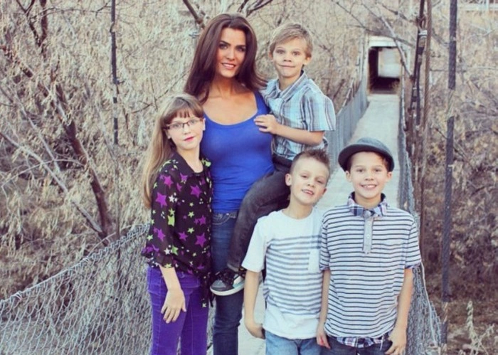 У США вчителька і фітнес-модель Мінді Дженсен стала жертвою шкідливих коментарів через фото в соцмережі (18 фото) – фото 18