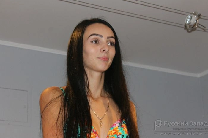 Студентський конкурс краси викликав скандал (27 фото) – фото 9