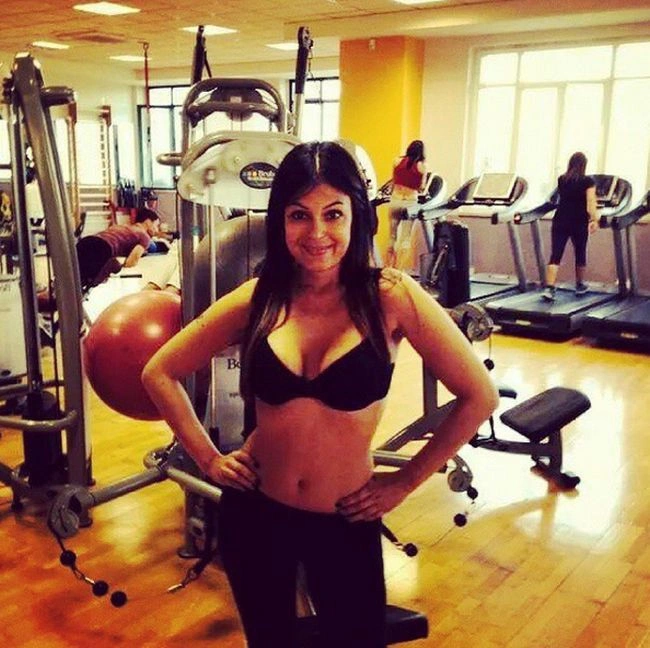 Італійська порноактриса Сара Томмазі стала директором футбольного клубу Маррувіум (14 фото) – фото 9