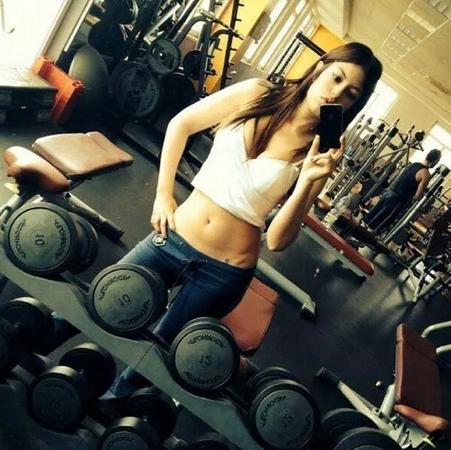 Італійська порноактриса Сара Томмазі стала директором футбольного клубу Маррувіум (14 фото) – фото 10