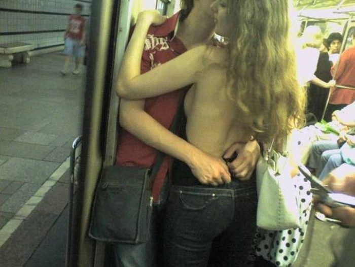 Пасажирки метро в Росії (40 фото) – фото 18