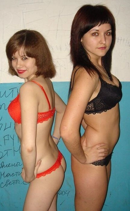 Під'їзд став місцем для фотосесії в нижній білизні (6 фото) – фото 6