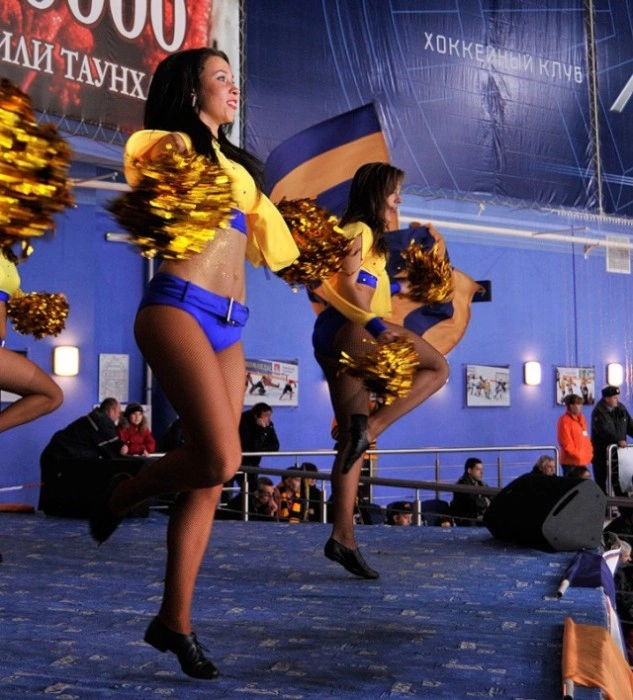 Дівчата з команд підтримки КХЛ (46 фото) – фото 13