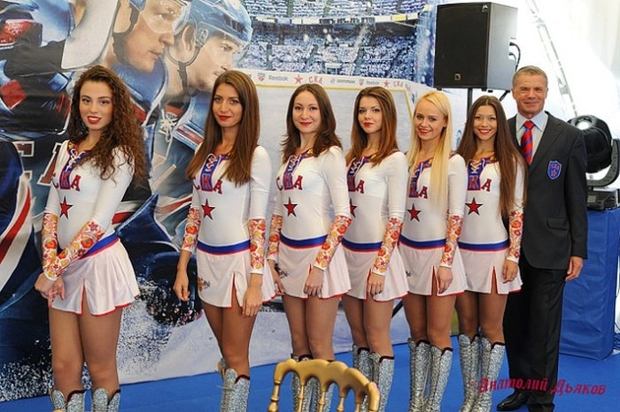 Дівчата з команд підтримки КХЛ (46 фото) – фото 33