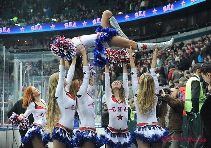 Дівчата з команд підтримки КХЛ (46 фото) – фото 43