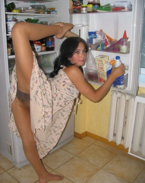 Дівчина організувала акробатичний фотосет у власній квартирі (40 фото) – фото 20