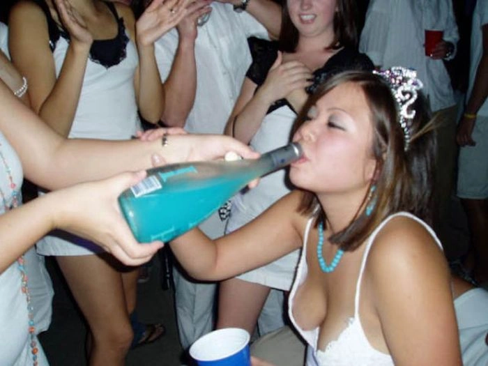 П'яні дівчата відпочивають на повну катушку (56 фото) – фото 3