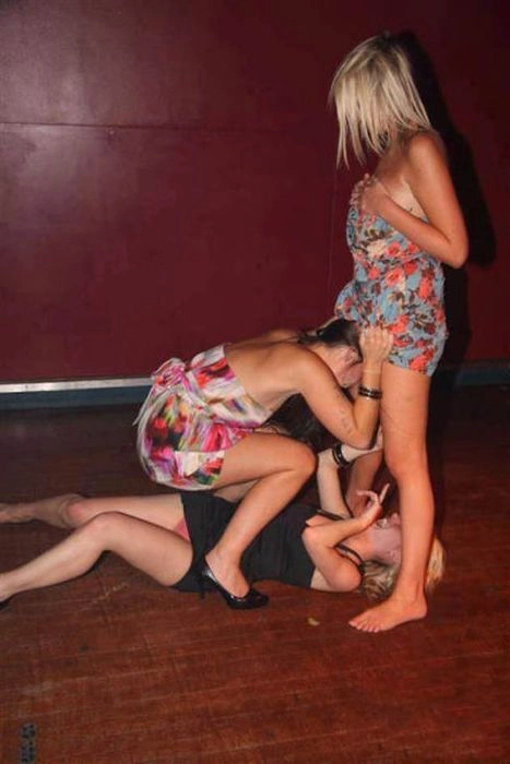 П'яні дівчата відпочивають на повну катушку (56 фото) – фото 22